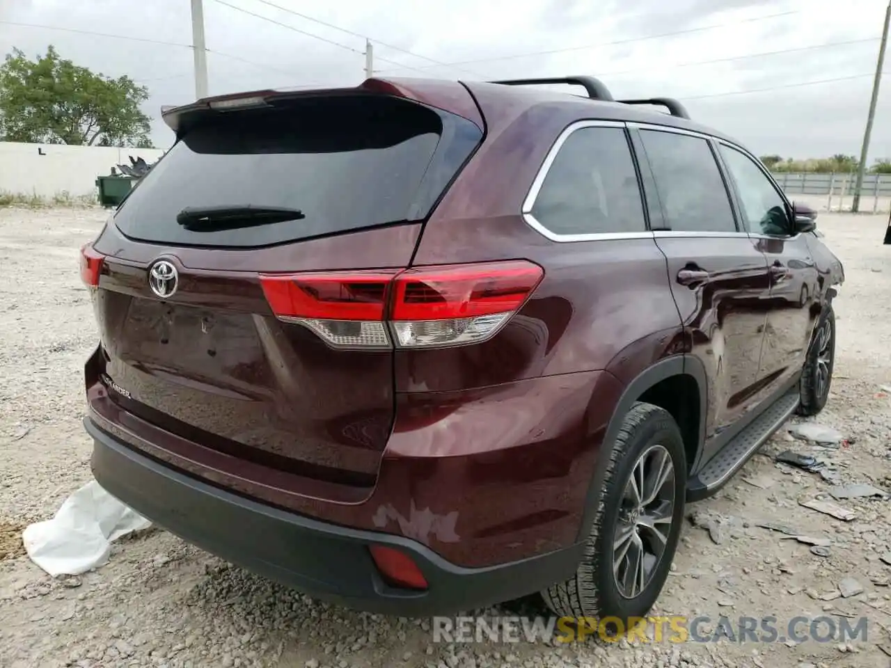 4 Photograph of a damaged car 5TDZARFH3KS054348 TOYOTA HIGHLANDER 2019