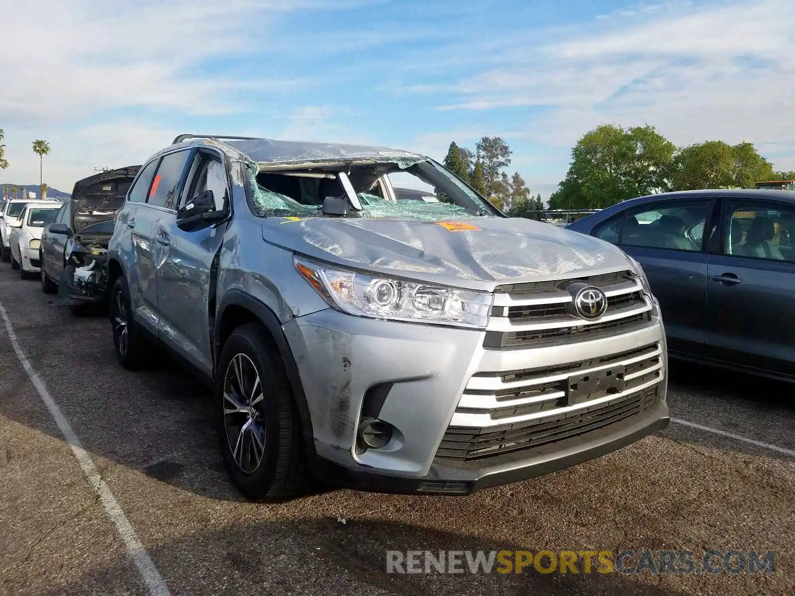 1 Photograph of a damaged car 5TDZARFH3KS054592 TOYOTA HIGHLANDER 2019