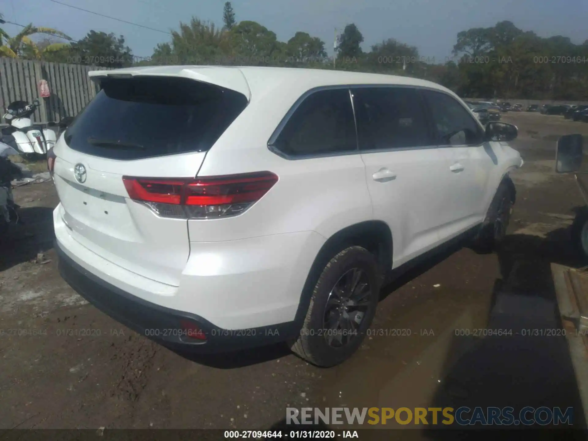 4 Photograph of a damaged car 5TDZARFH3KS055807 TOYOTA HIGHLANDER 2019