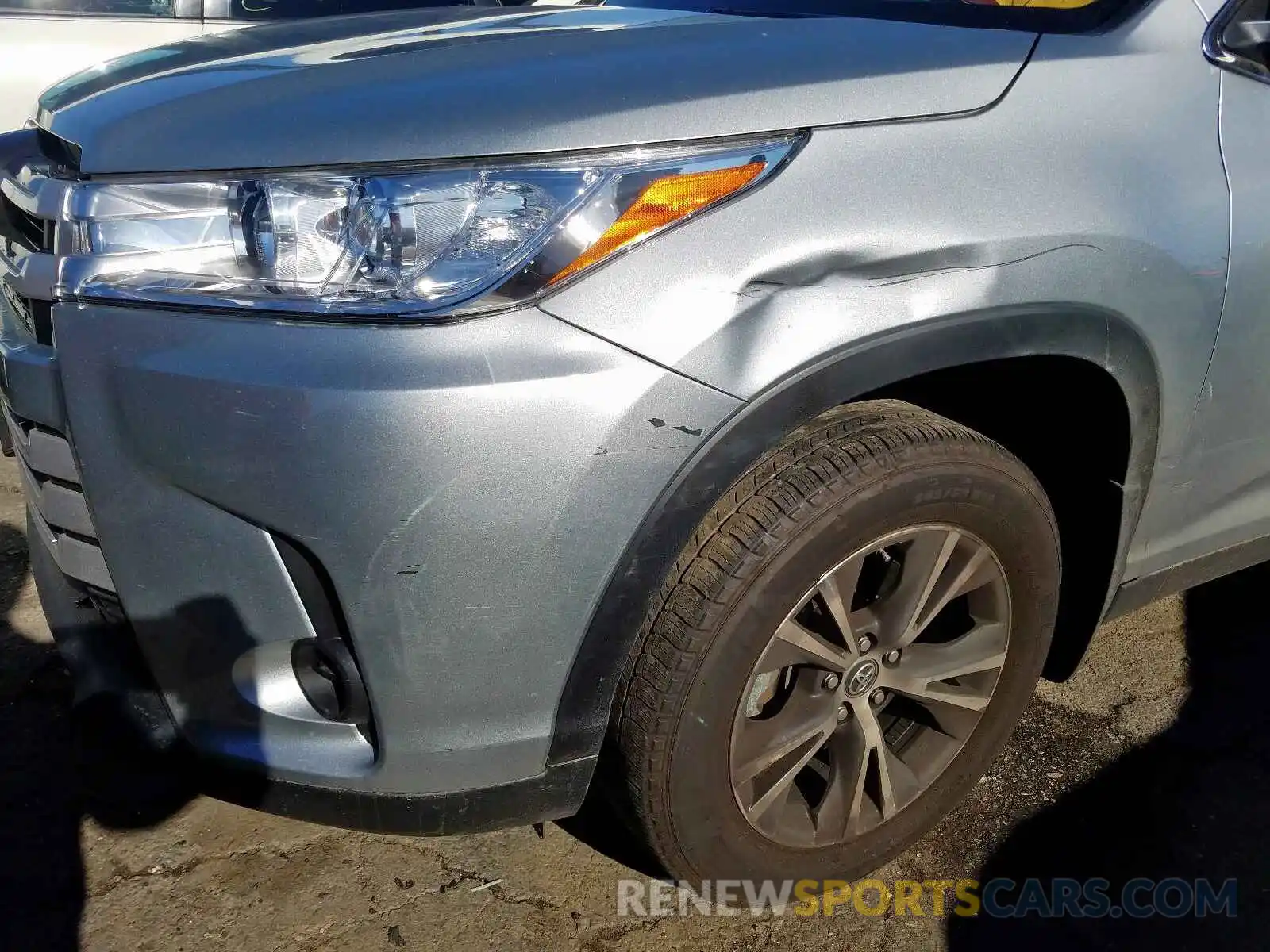 9 Фотография поврежденного автомобиля 5TDZARFH3KS056035 TOYOTA HIGHLANDER 2019