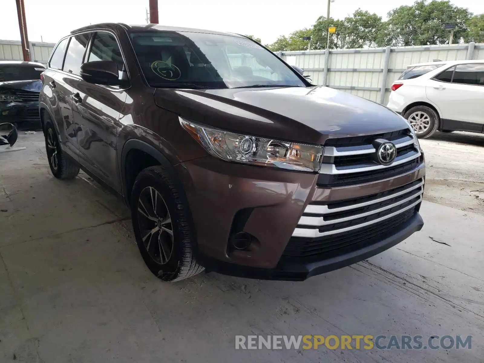 1 Photograph of a damaged car 5TDZARFH3KS056584 TOYOTA HIGHLANDER 2019