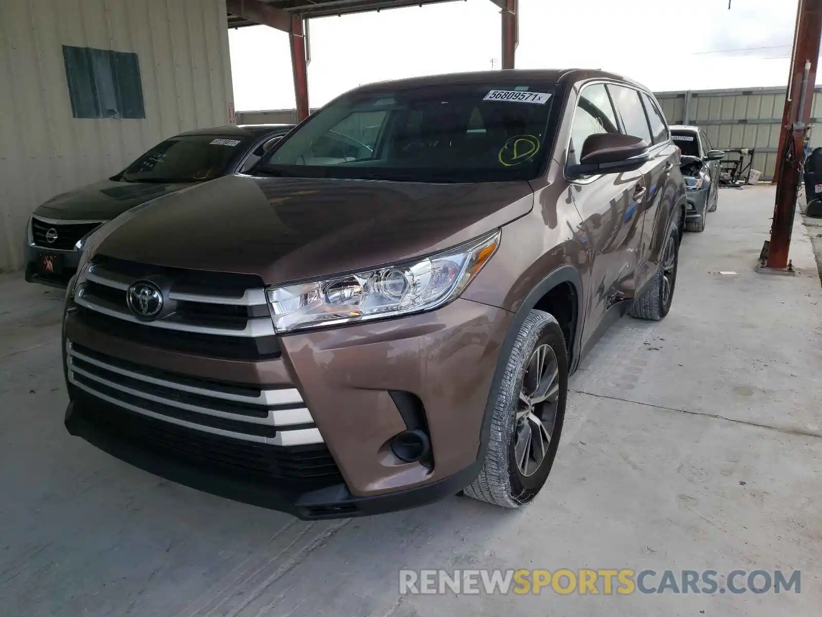 2 Photograph of a damaged car 5TDZARFH3KS056584 TOYOTA HIGHLANDER 2019