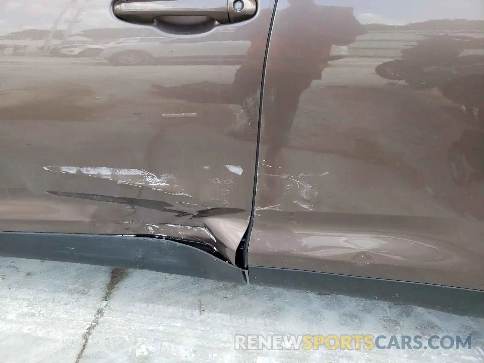 9 Photograph of a damaged car 5TDZARFH3KS056584 TOYOTA HIGHLANDER 2019