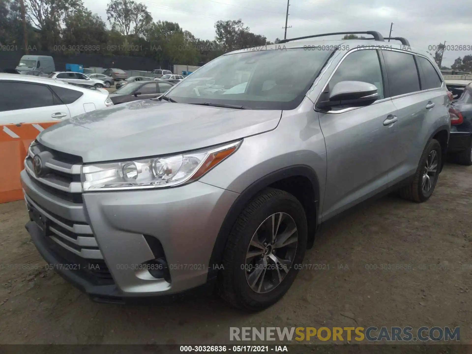 2 Photograph of a damaged car 5TDZARFH3KS057038 TOYOTA HIGHLANDER 2019