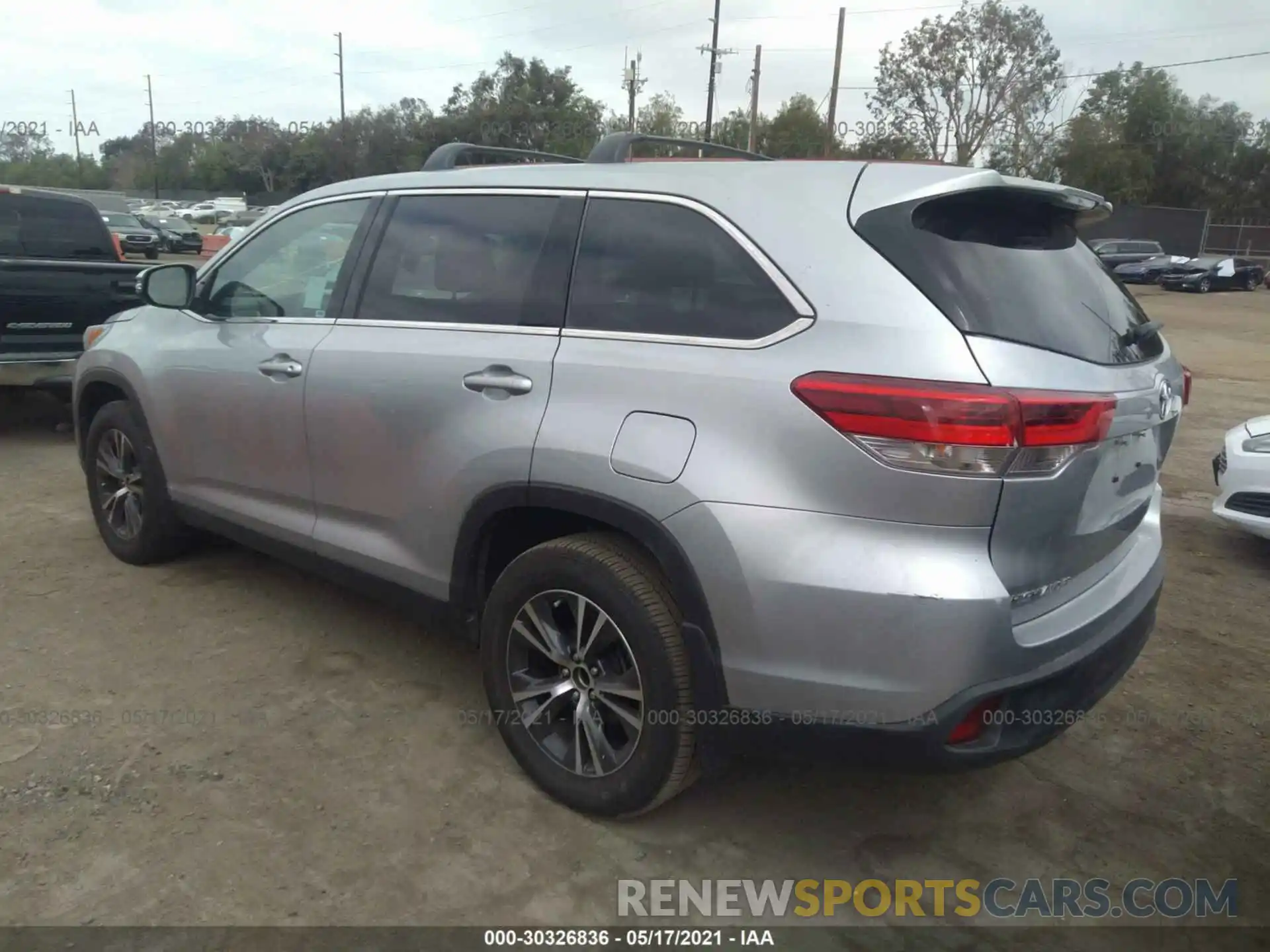 3 Photograph of a damaged car 5TDZARFH3KS057038 TOYOTA HIGHLANDER 2019