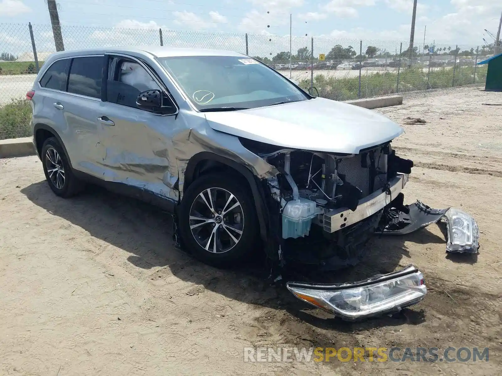 1 Photograph of a damaged car 5TDZARFH3KS057265 TOYOTA HIGHLANDER 2019