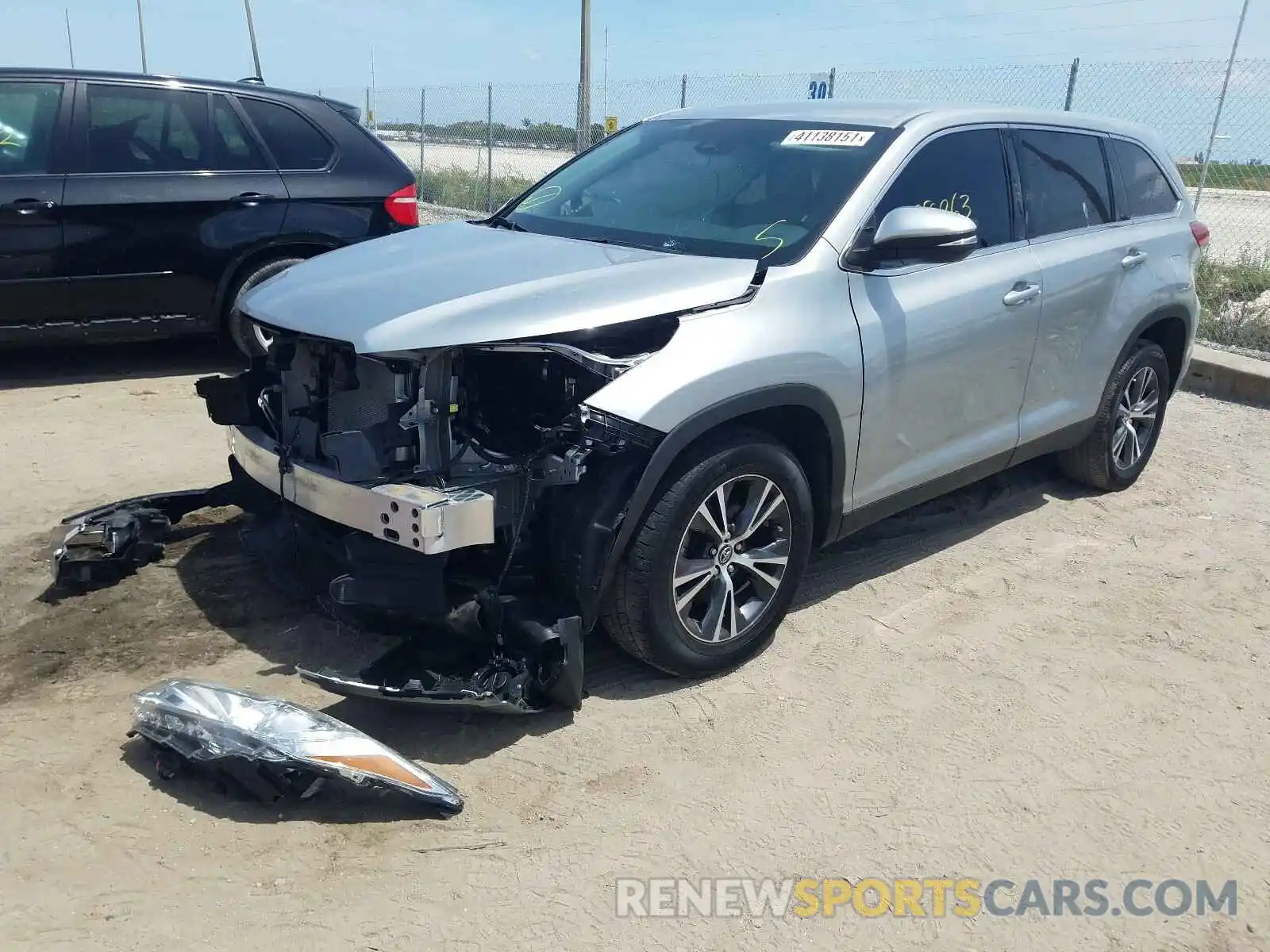 2 Photograph of a damaged car 5TDZARFH3KS057265 TOYOTA HIGHLANDER 2019