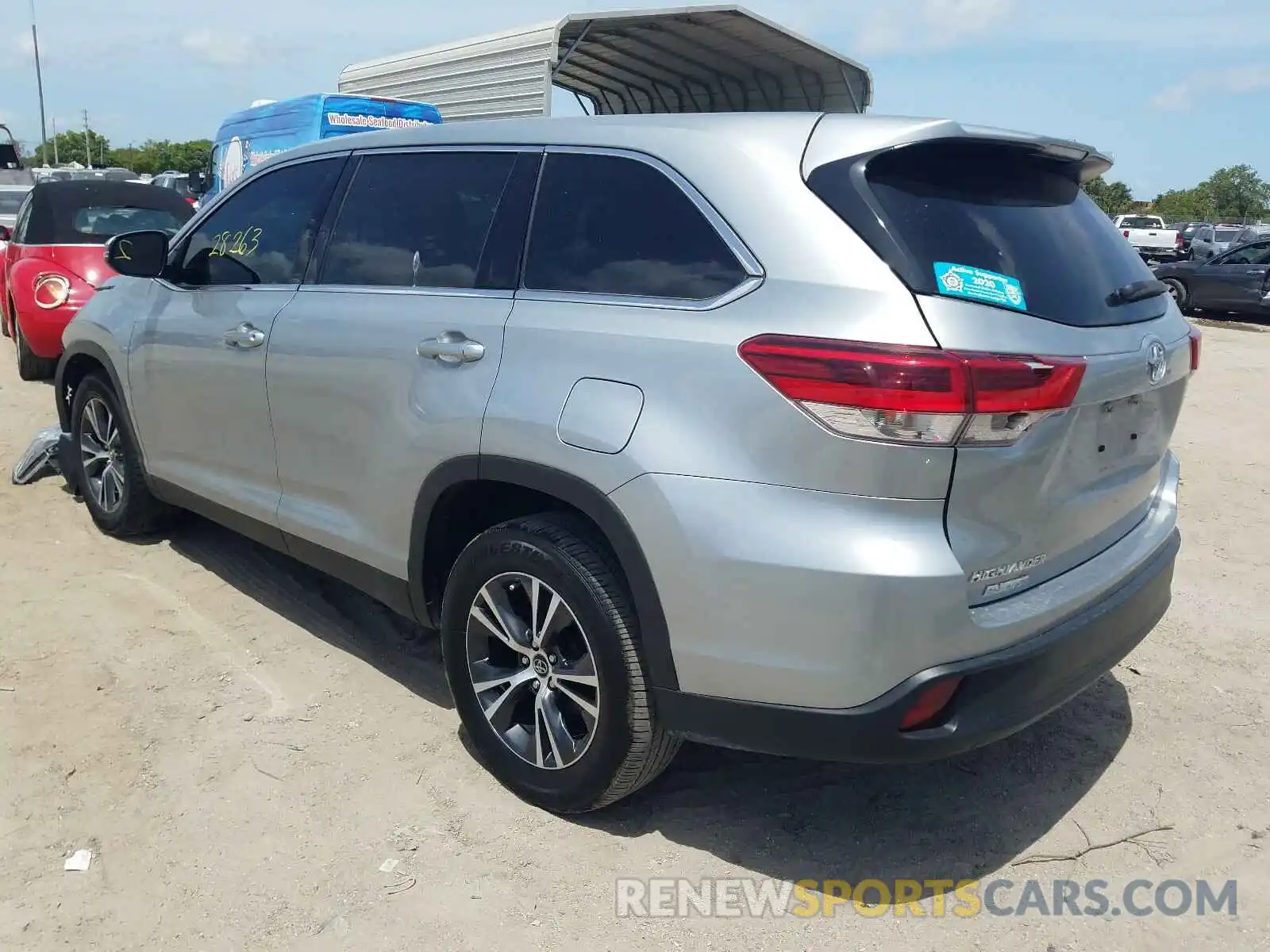 3 Photograph of a damaged car 5TDZARFH3KS057265 TOYOTA HIGHLANDER 2019