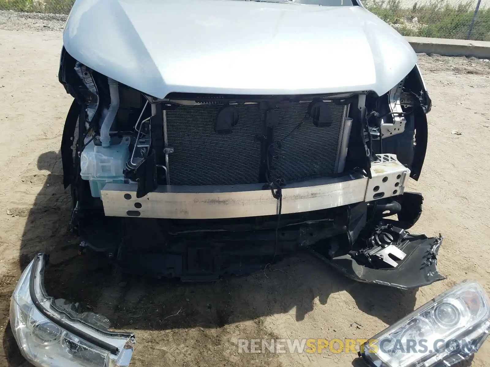 9 Photograph of a damaged car 5TDZARFH3KS057265 TOYOTA HIGHLANDER 2019