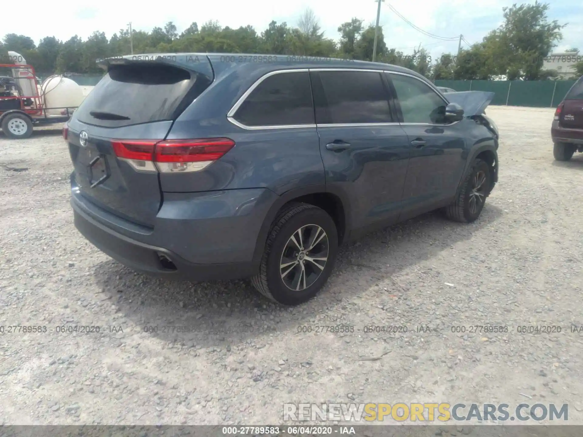 4 Photograph of a damaged car 5TDZARFH3KS057427 TOYOTA HIGHLANDER 2019