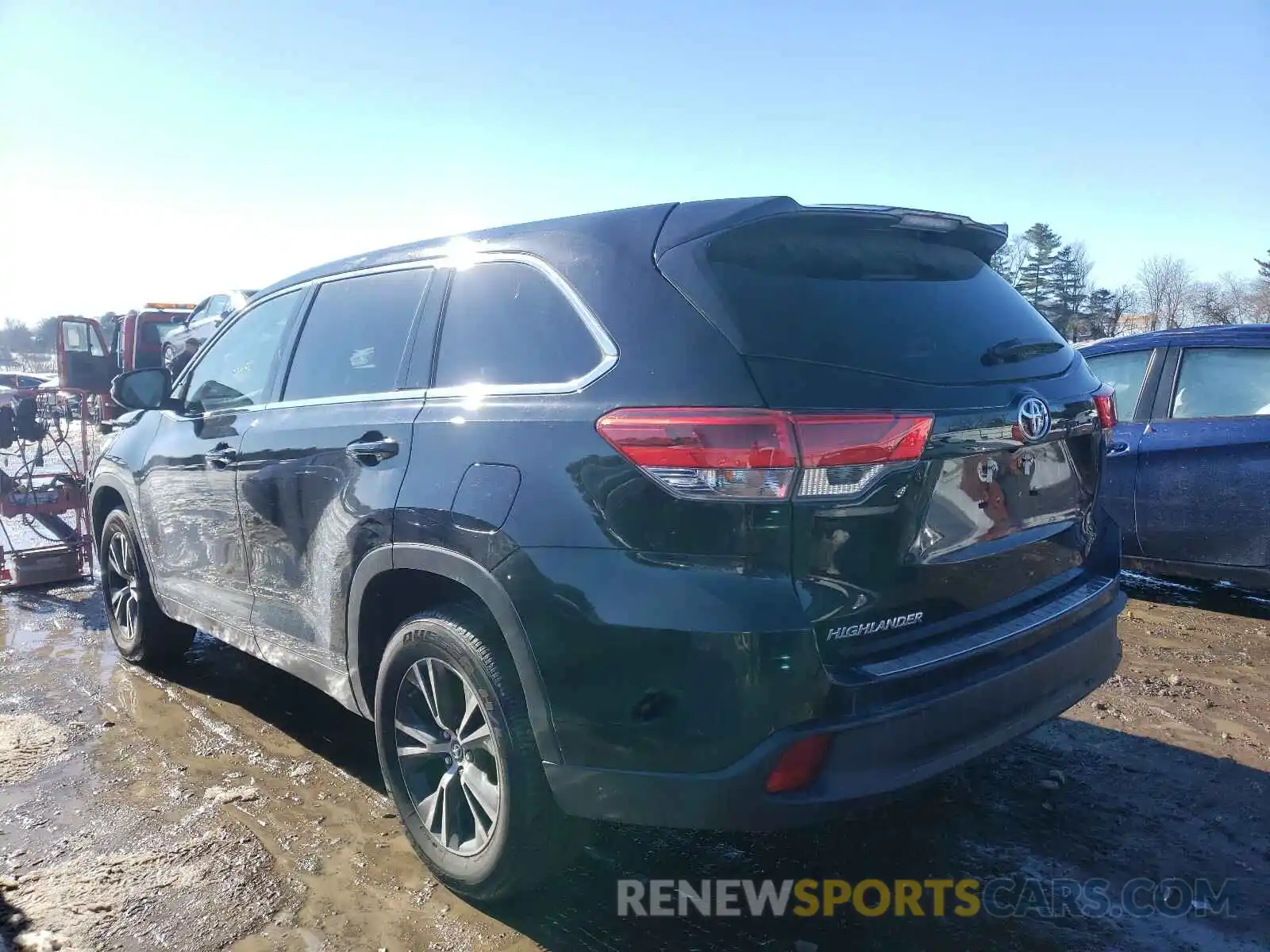 3 Photograph of a damaged car 5TDZARFH3KS057489 TOYOTA HIGHLANDER 2019