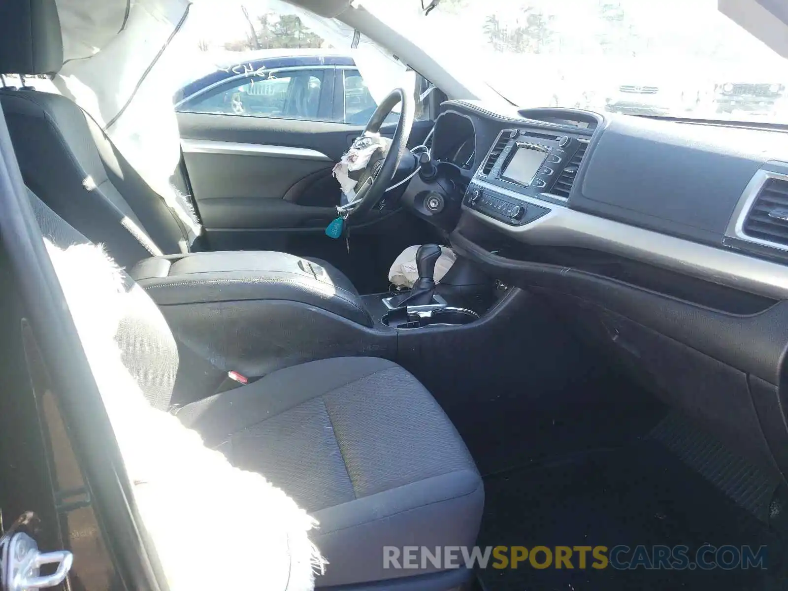 5 Photograph of a damaged car 5TDZARFH3KS057489 TOYOTA HIGHLANDER 2019