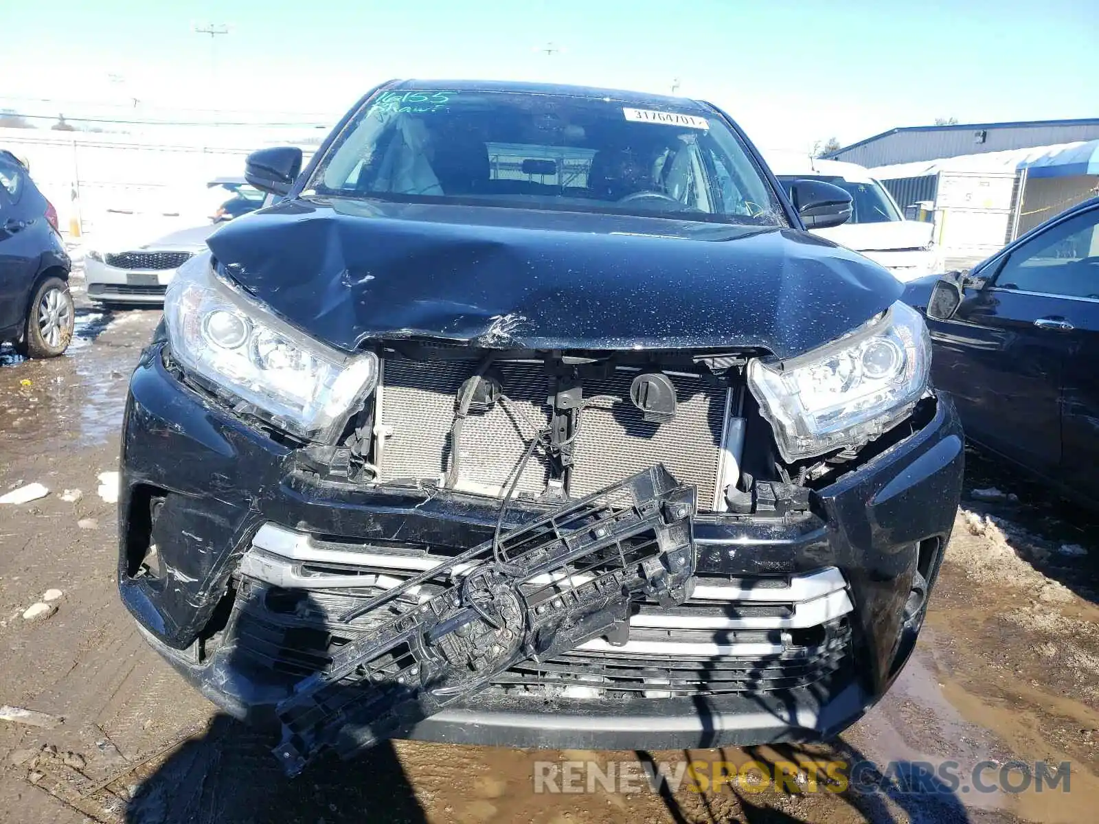 9 Photograph of a damaged car 5TDZARFH3KS057489 TOYOTA HIGHLANDER 2019