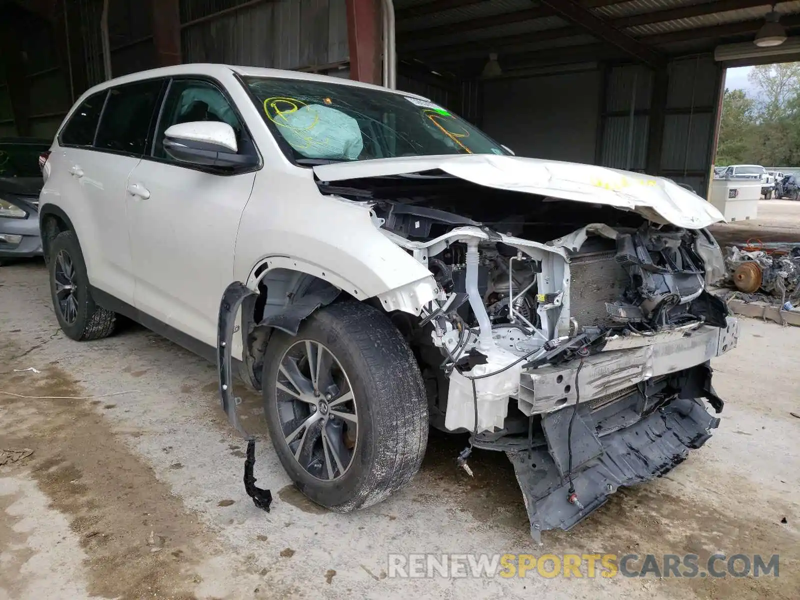 1 Photograph of a damaged car 5TDZARFH3KS057881 TOYOTA HIGHLANDER 2019