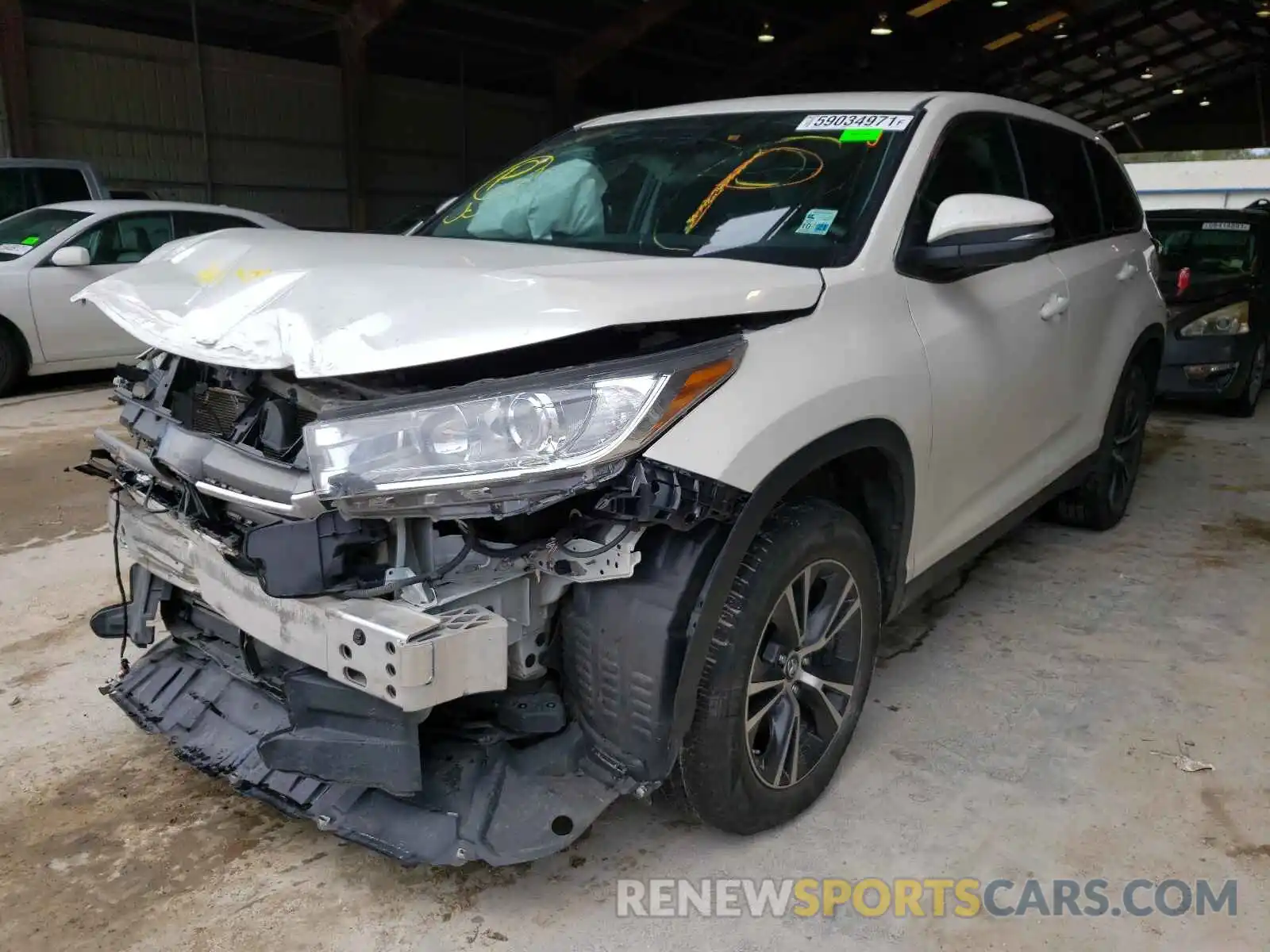 2 Photograph of a damaged car 5TDZARFH3KS057881 TOYOTA HIGHLANDER 2019