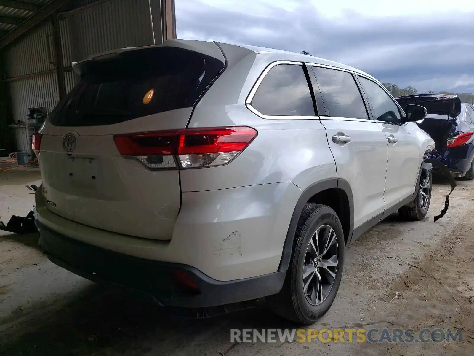 4 Photograph of a damaged car 5TDZARFH3KS057881 TOYOTA HIGHLANDER 2019