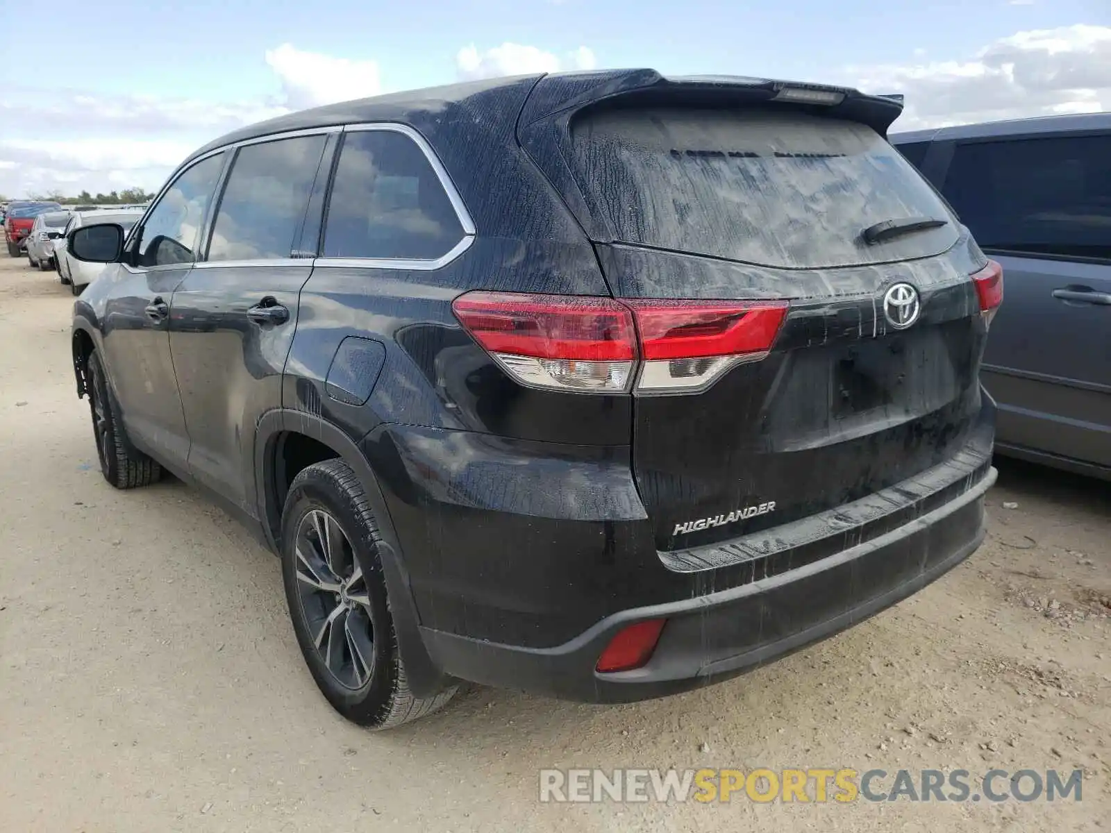 3 Photograph of a damaged car 5TDZARFH3KS058481 TOYOTA HIGHLANDER 2019