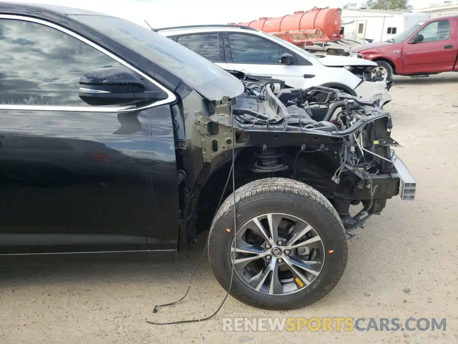 9 Photograph of a damaged car 5TDZARFH3KS058481 TOYOTA HIGHLANDER 2019