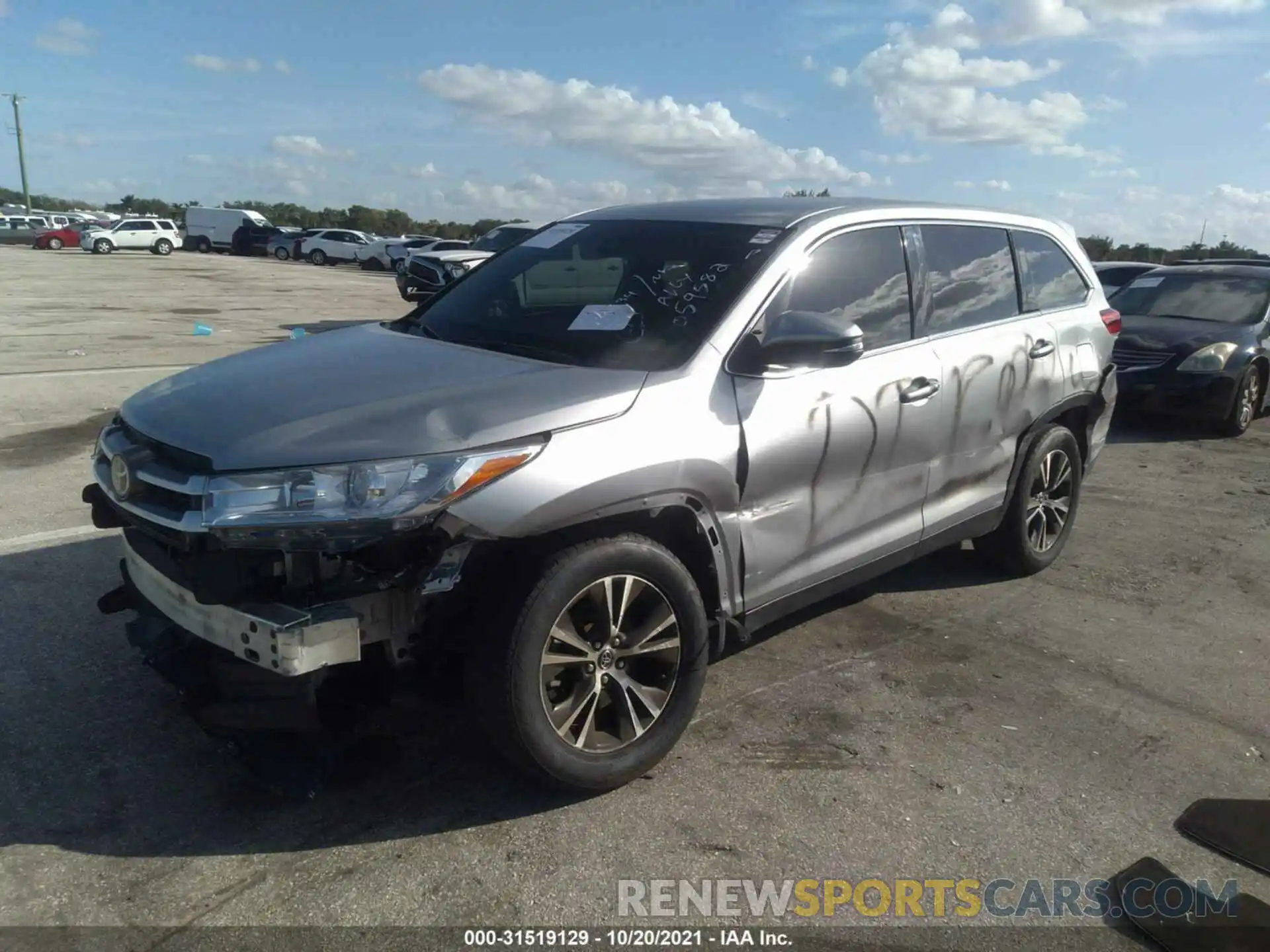 2 Photograph of a damaged car 5TDZARFH3KS059582 TOYOTA HIGHLANDER 2019