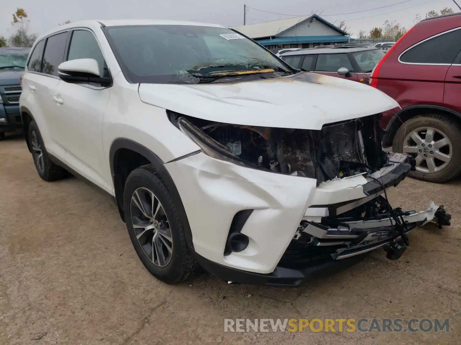 1 Photograph of a damaged car 5TDZARFH3KS060408 TOYOTA HIGHLANDER 2019