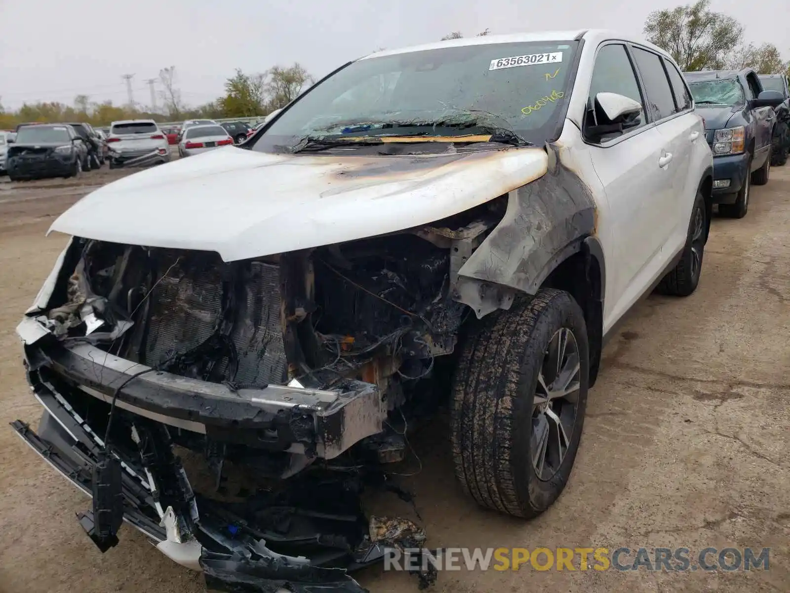 2 Photograph of a damaged car 5TDZARFH3KS060408 TOYOTA HIGHLANDER 2019