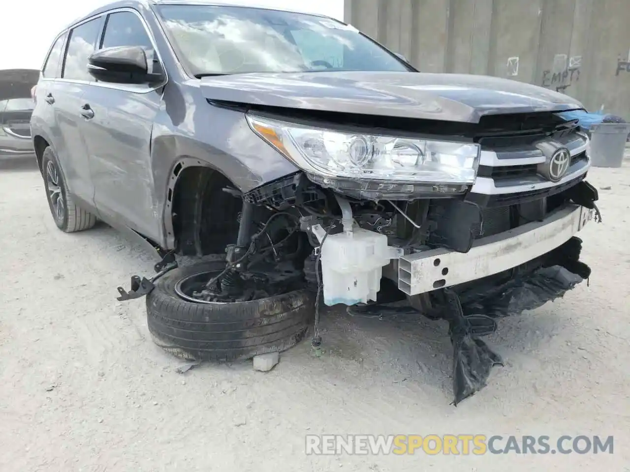 9 Фотография поврежденного автомобиля 5TDZARFH3KS061445 TOYOTA HIGHLANDER 2019