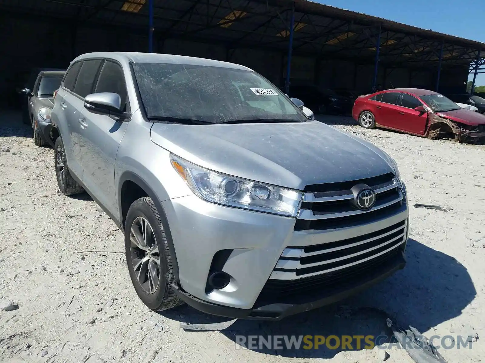 1 Photograph of a damaged car 5TDZARFH4KS042404 TOYOTA HIGHLANDER 2019