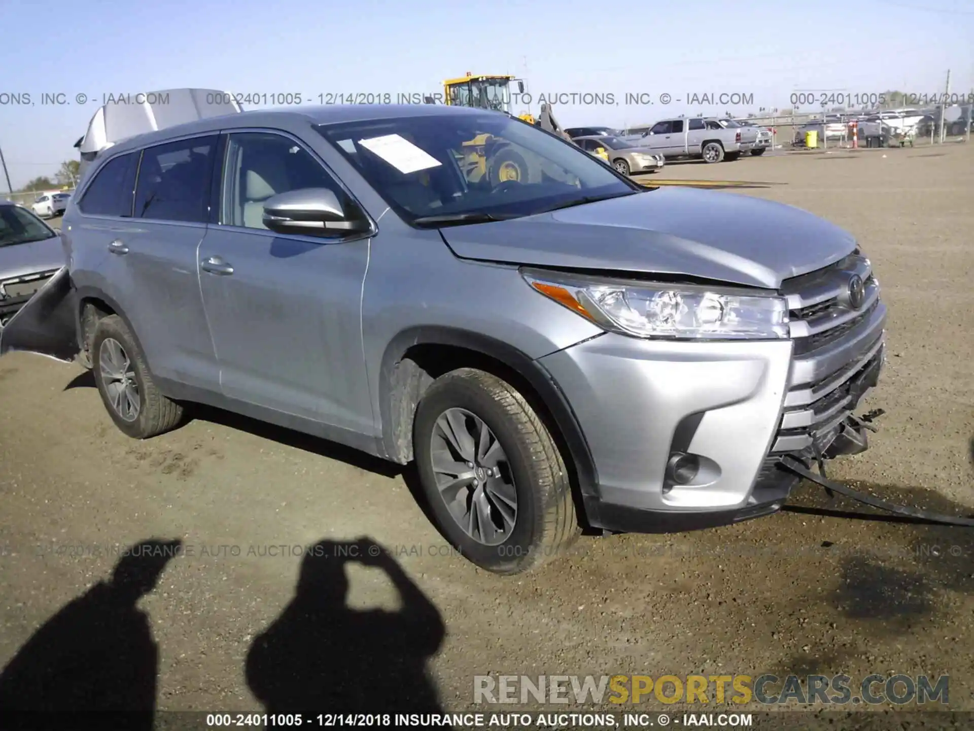 1 Photograph of a damaged car 5TDZARFH4KS042855 TOYOTA HIGHLANDER 2019