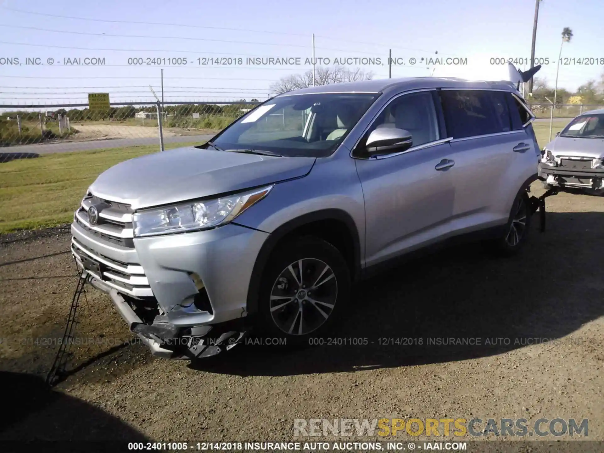 2 Photograph of a damaged car 5TDZARFH4KS042855 TOYOTA HIGHLANDER 2019