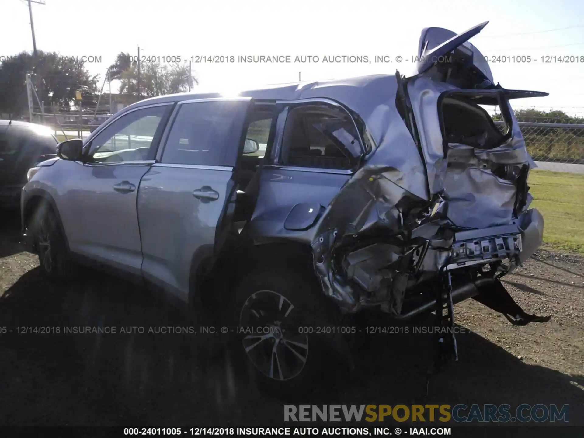 3 Photograph of a damaged car 5TDZARFH4KS042855 TOYOTA HIGHLANDER 2019