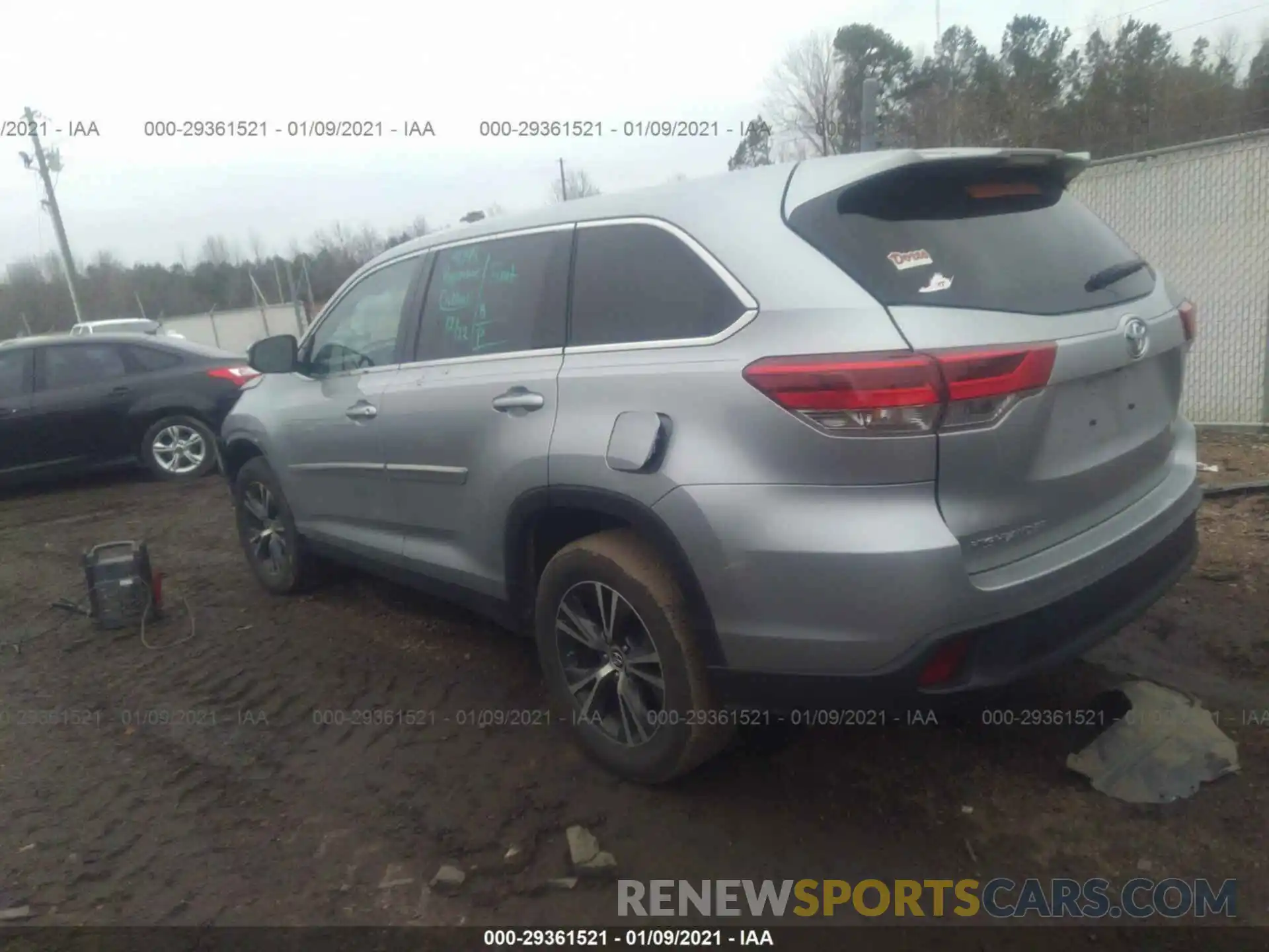 3 Photograph of a damaged car 5TDZARFH4KS043584 TOYOTA HIGHLANDER 2019