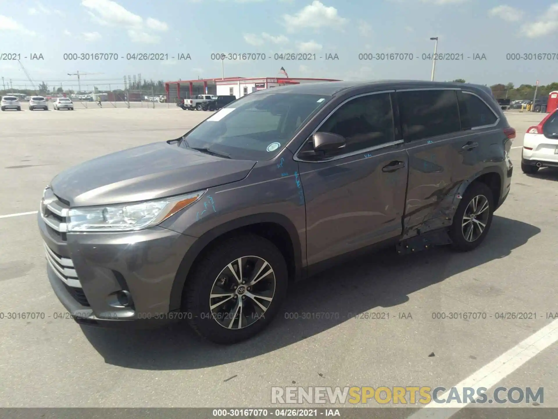 2 Photograph of a damaged car 5TDZARFH4KS045058 TOYOTA HIGHLANDER 2019