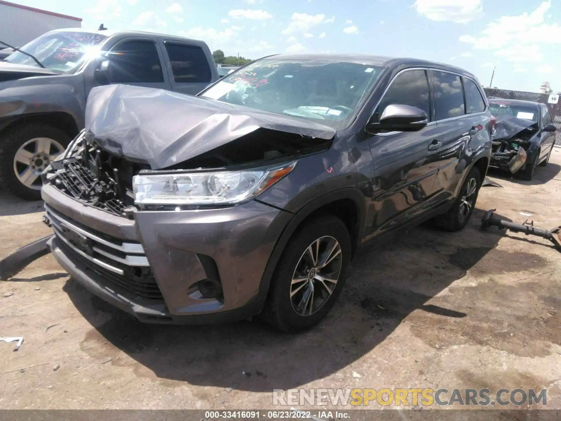 2 Фотография поврежденного автомобиля 5TDZARFH4KS045156 TOYOTA HIGHLANDER 2019