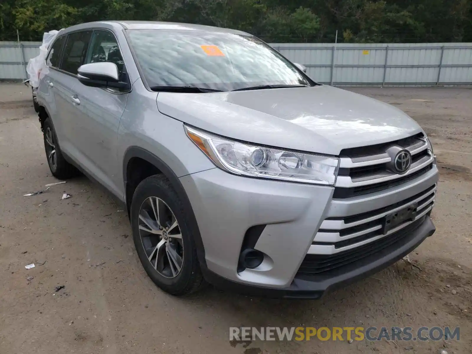 1 Photograph of a damaged car 5TDZARFH4KS046792 TOYOTA HIGHLANDER 2019