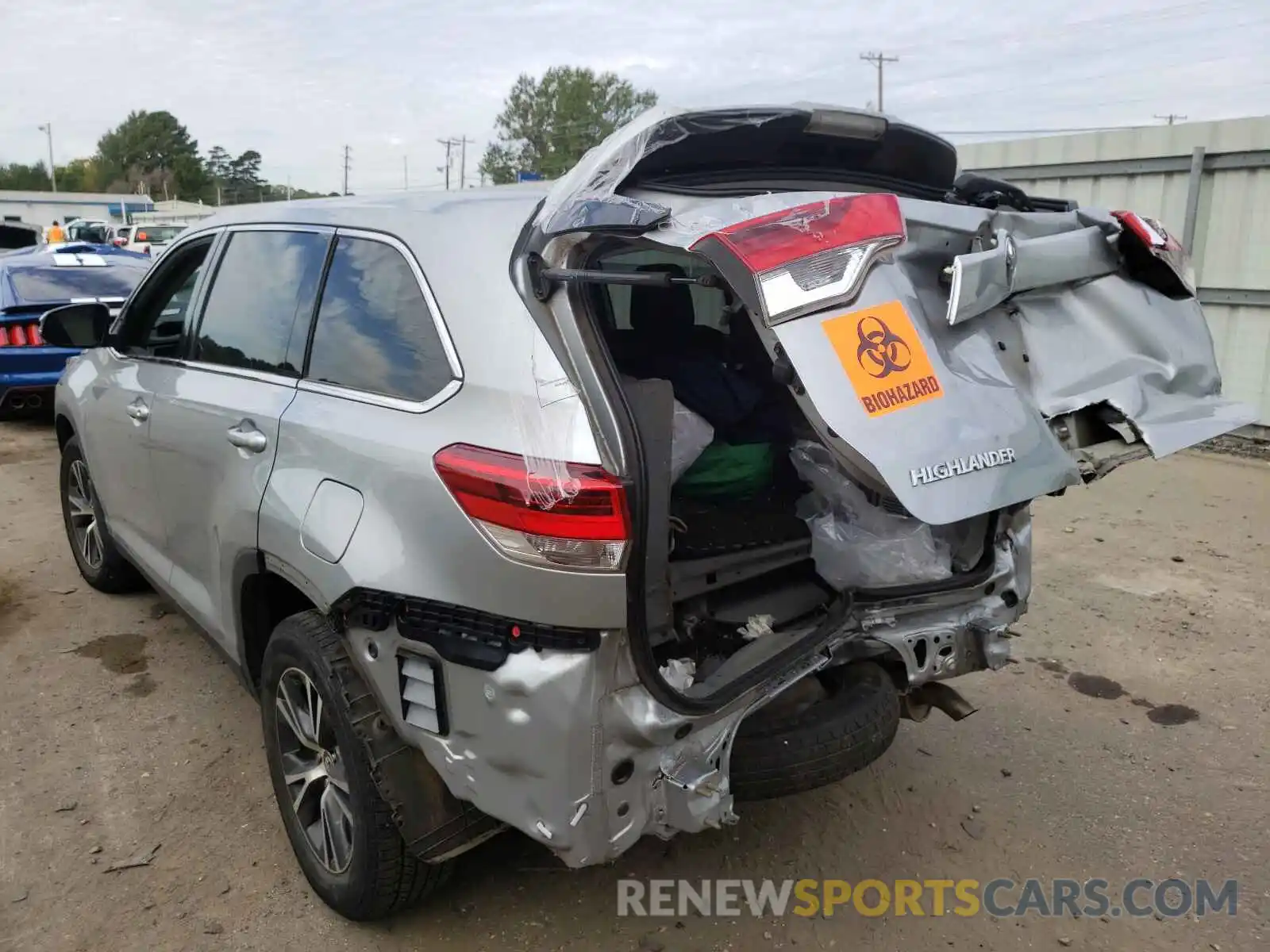 3 Photograph of a damaged car 5TDZARFH4KS046792 TOYOTA HIGHLANDER 2019