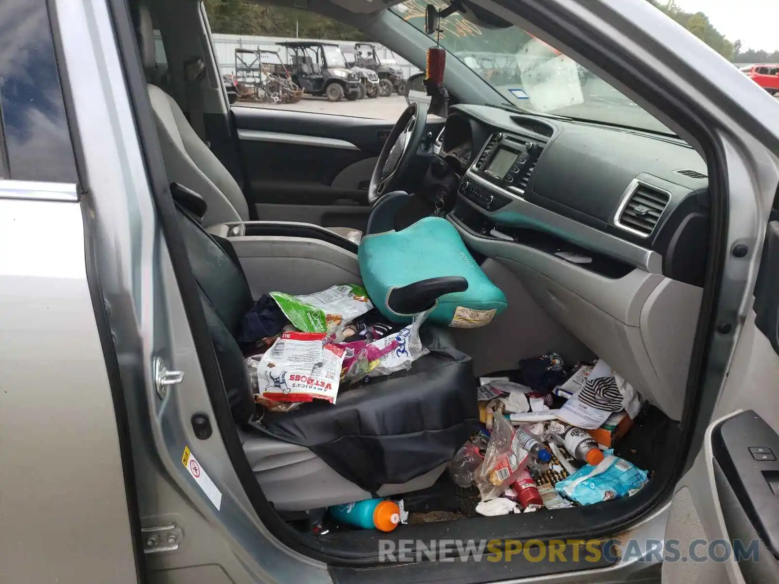 5 Photograph of a damaged car 5TDZARFH4KS046792 TOYOTA HIGHLANDER 2019