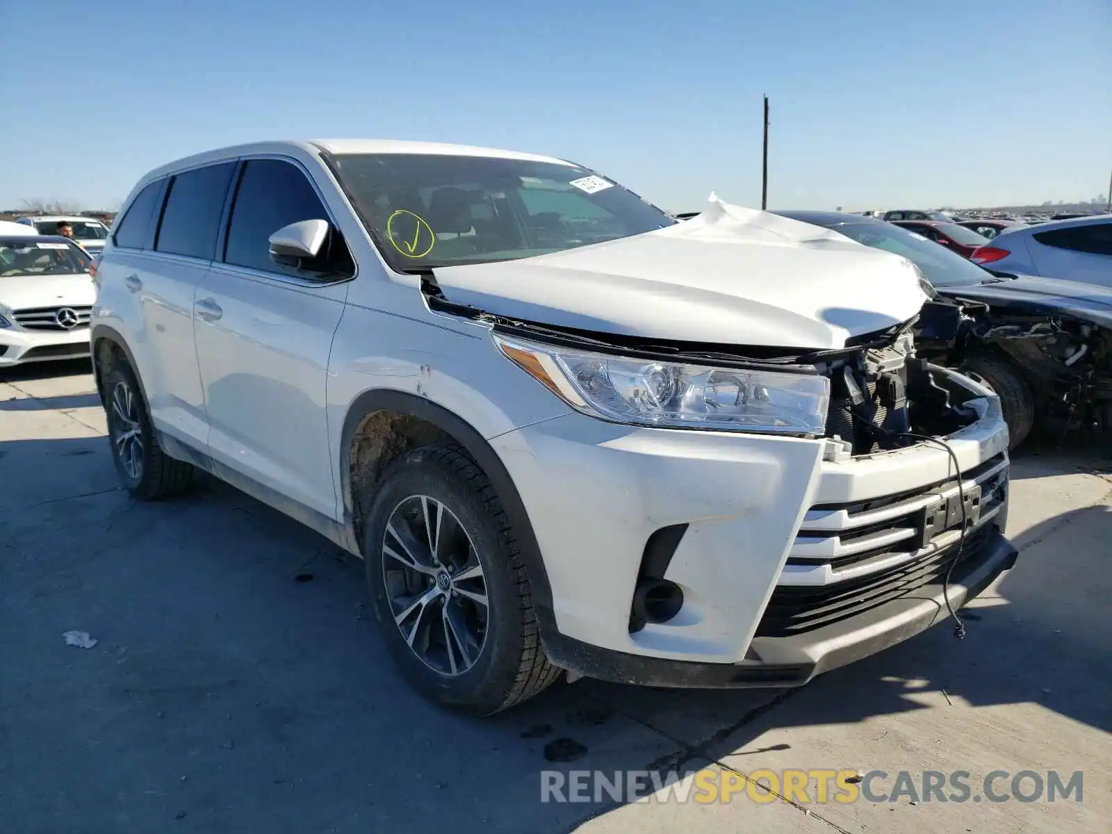 1 Photograph of a damaged car 5TDZARFH4KS047229 TOYOTA HIGHLANDER 2019