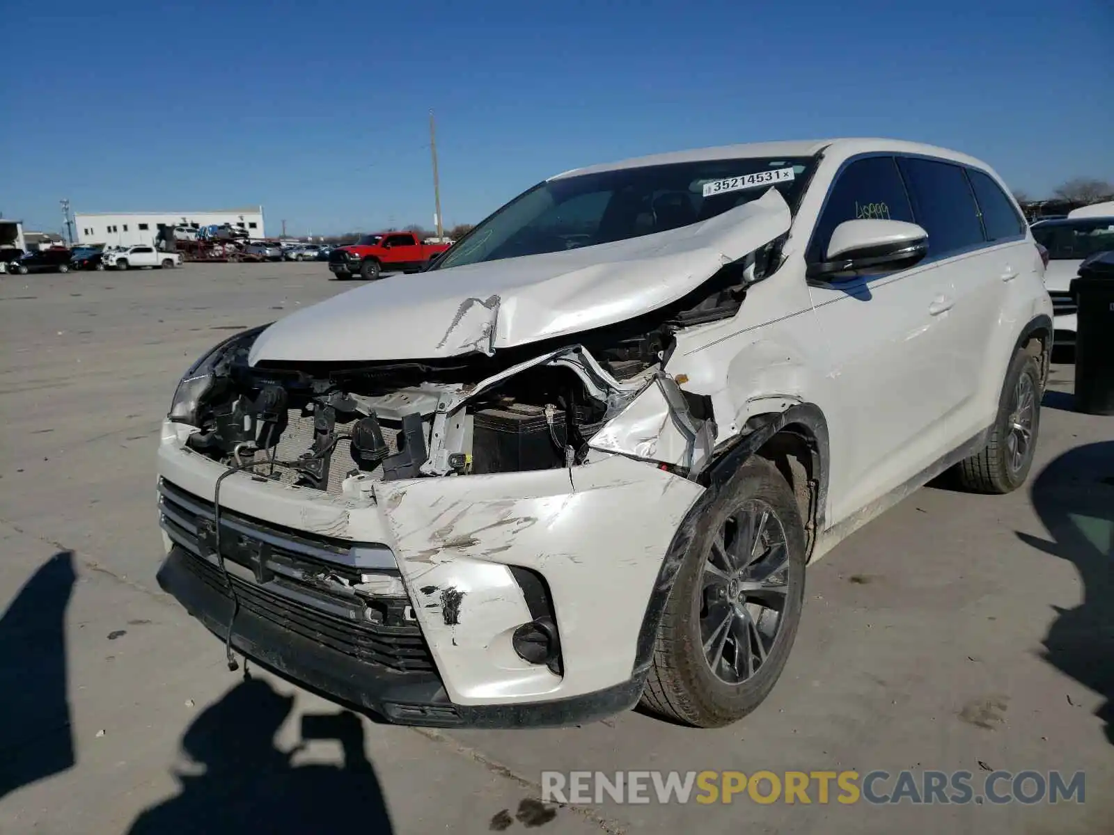 2 Photograph of a damaged car 5TDZARFH4KS047229 TOYOTA HIGHLANDER 2019