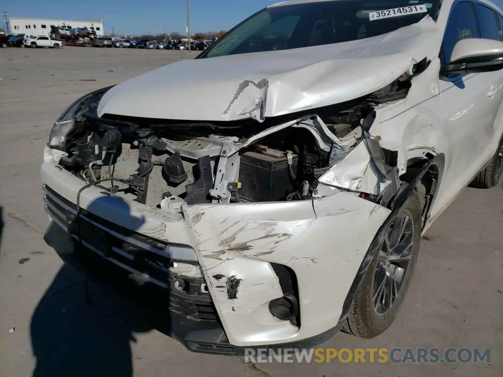 9 Photograph of a damaged car 5TDZARFH4KS047229 TOYOTA HIGHLANDER 2019