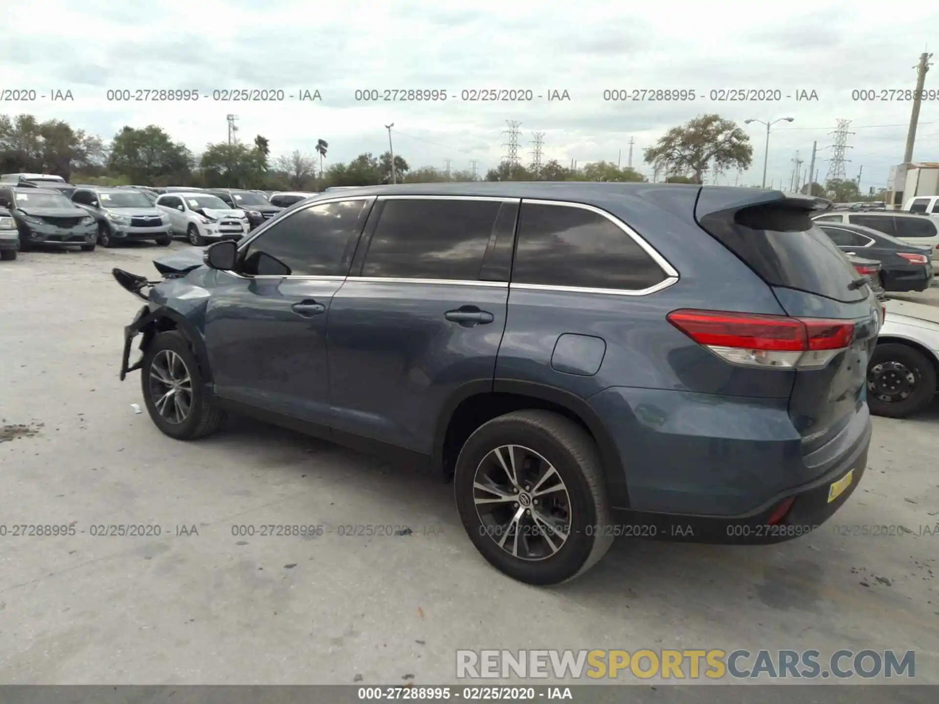 3 Photograph of a damaged car 5TDZARFH4KS048395 TOYOTA HIGHLANDER 2019