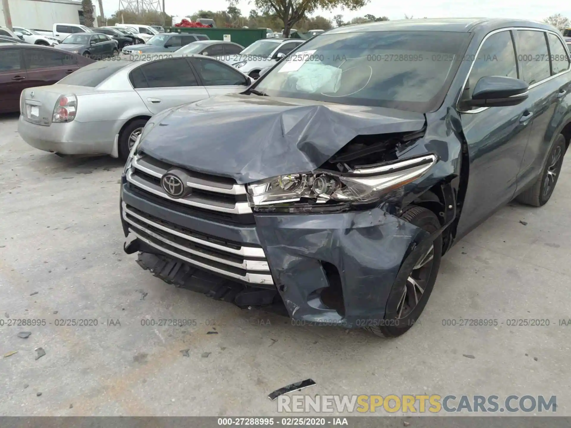 6 Photograph of a damaged car 5TDZARFH4KS048395 TOYOTA HIGHLANDER 2019