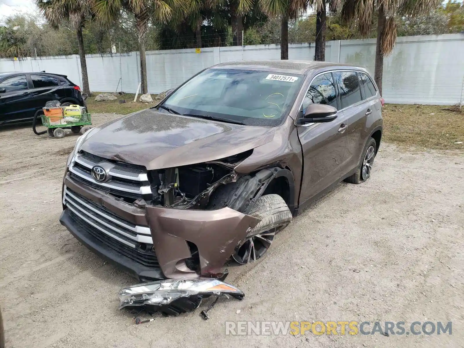 2 Photograph of a damaged car 5TDZARFH4KS049322 TOYOTA HIGHLANDER 2019