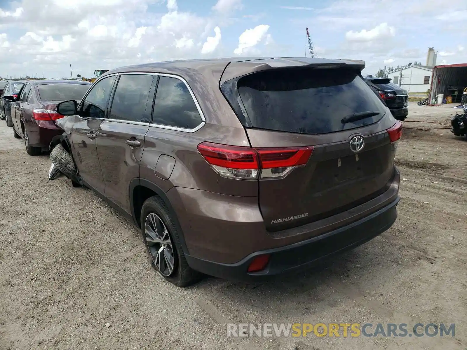 3 Photograph of a damaged car 5TDZARFH4KS049322 TOYOTA HIGHLANDER 2019