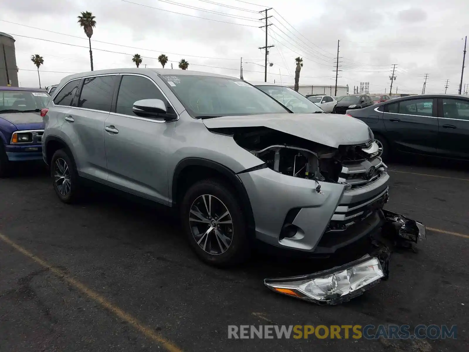 1 Photograph of a damaged car 5TDZARFH4KS049451 TOYOTA HIGHLANDER 2019