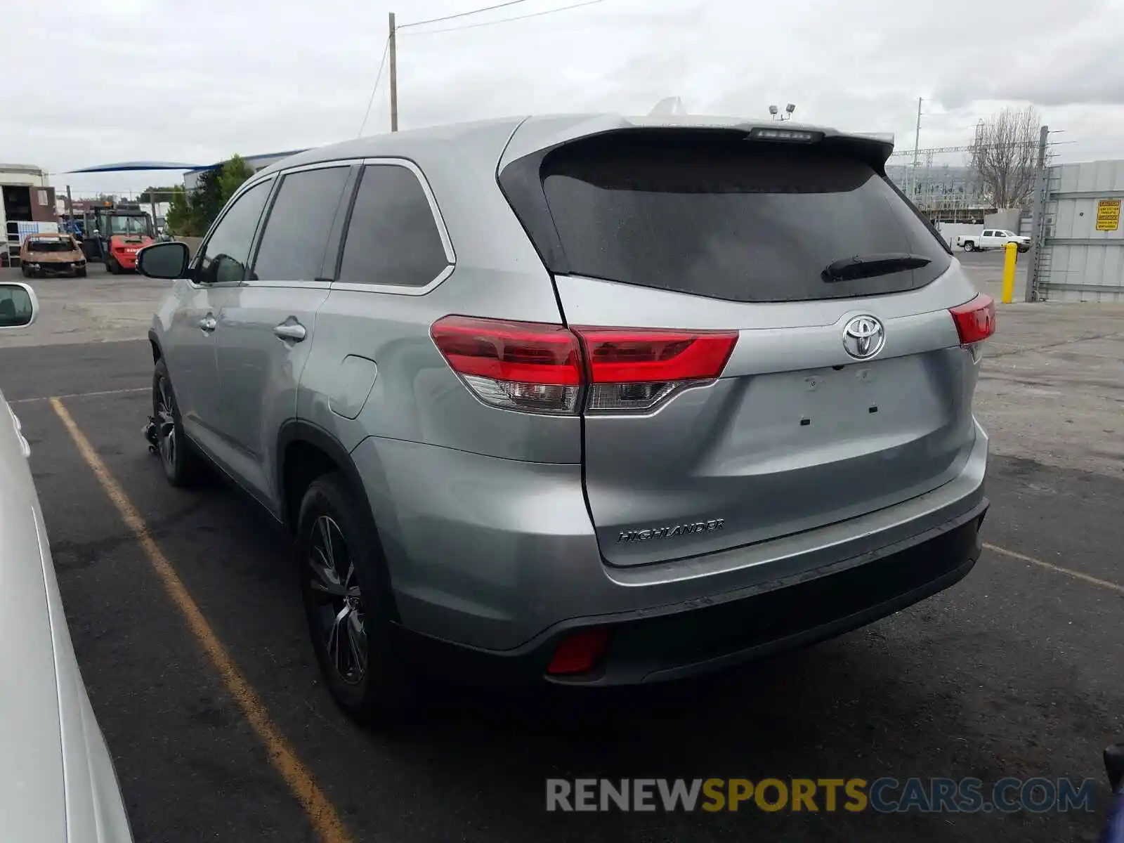 3 Photograph of a damaged car 5TDZARFH4KS049451 TOYOTA HIGHLANDER 2019