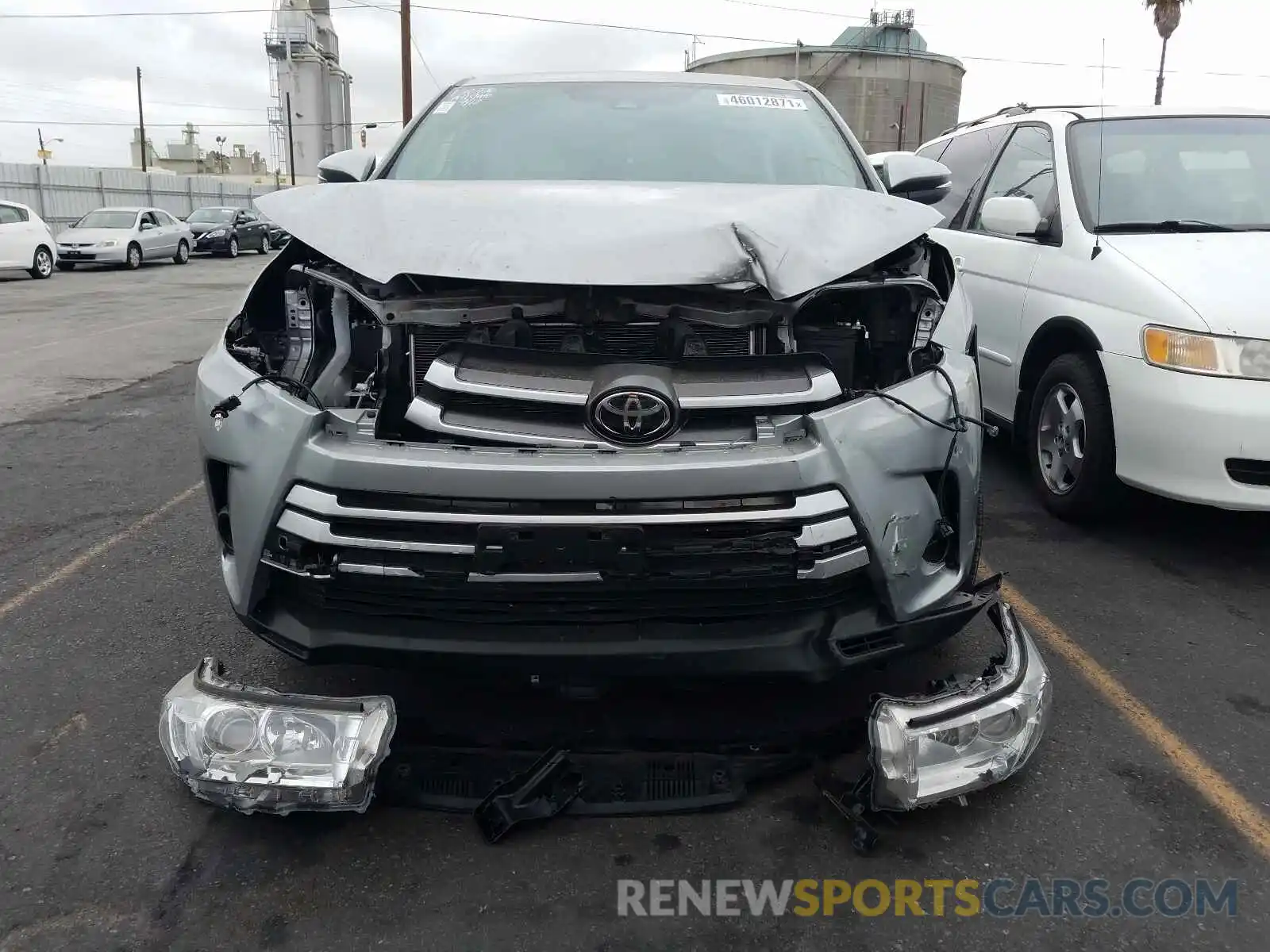 9 Photograph of a damaged car 5TDZARFH4KS049451 TOYOTA HIGHLANDER 2019