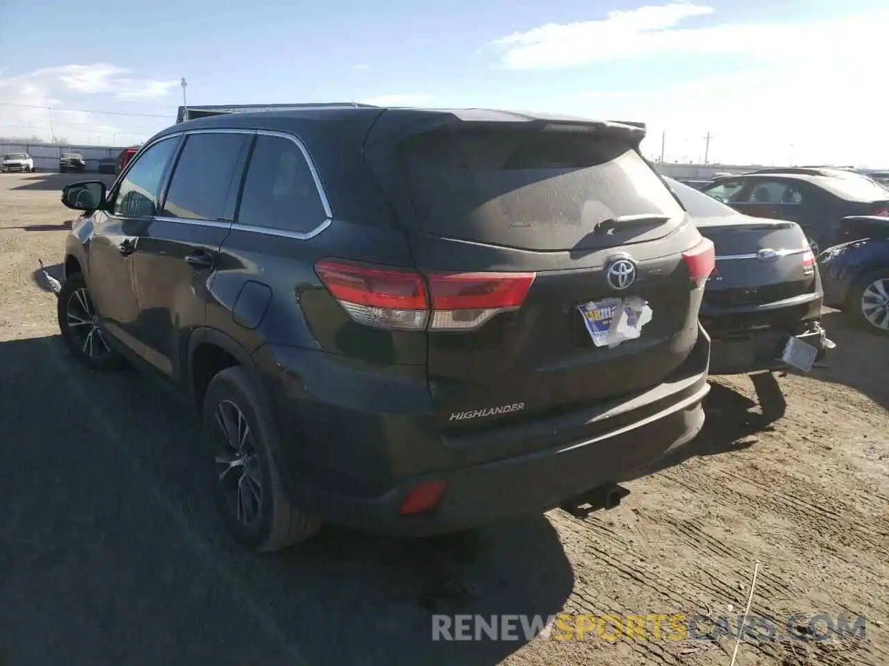 3 Photograph of a damaged car 5TDZARFH4KS050437 TOYOTA HIGHLANDER 2019