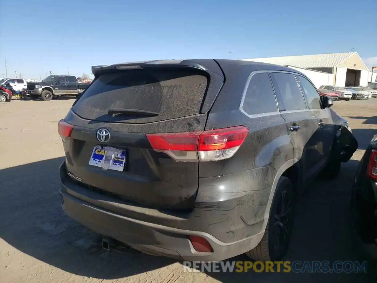 4 Photograph of a damaged car 5TDZARFH4KS050437 TOYOTA HIGHLANDER 2019