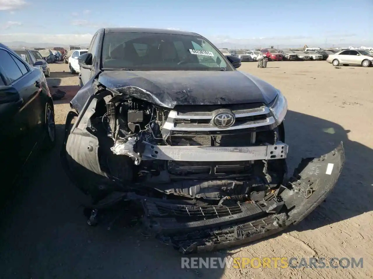 9 Photograph of a damaged car 5TDZARFH4KS050437 TOYOTA HIGHLANDER 2019