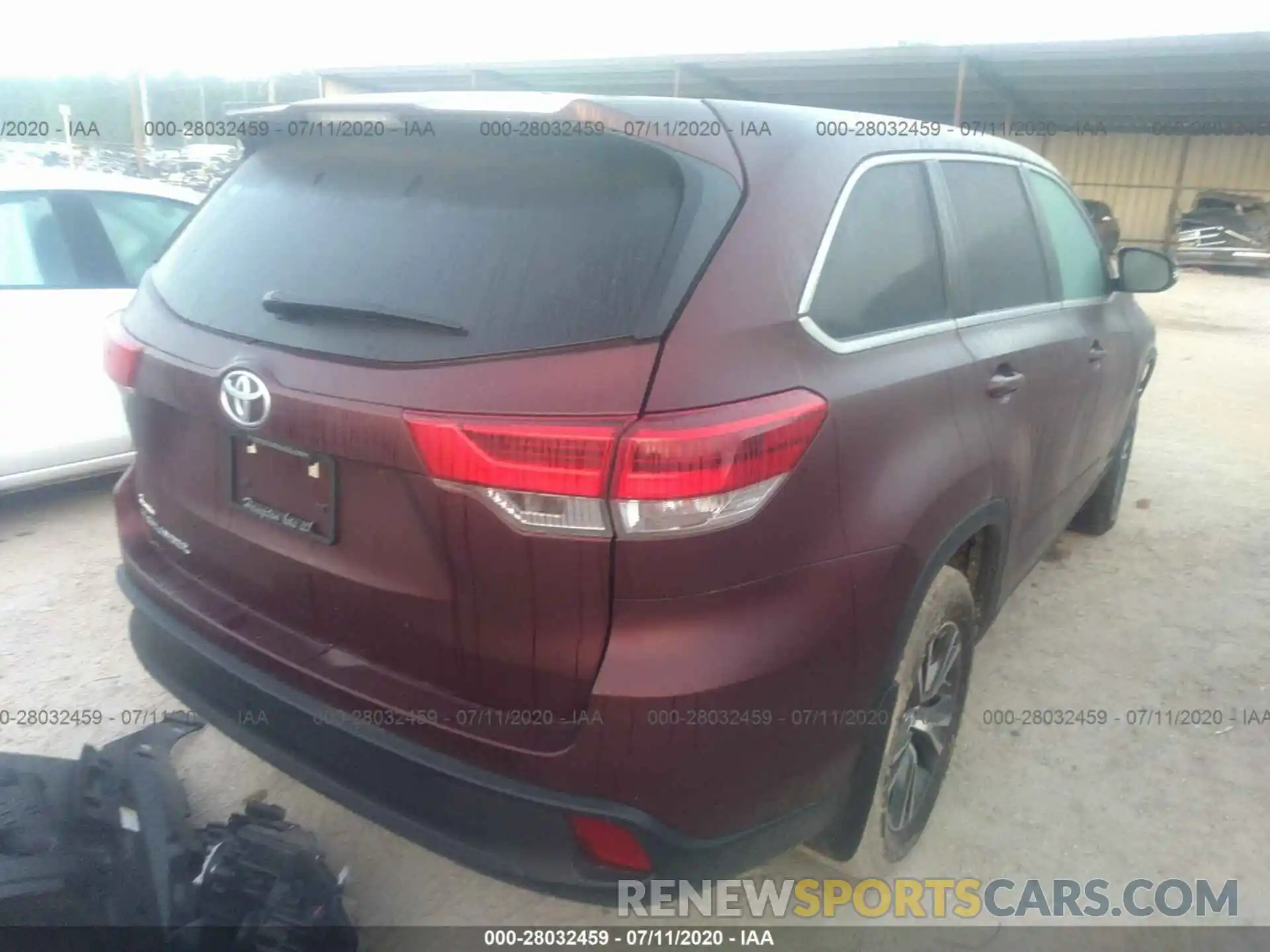 4 Photograph of a damaged car 5TDZARFH4KS052799 TOYOTA HIGHLANDER 2019